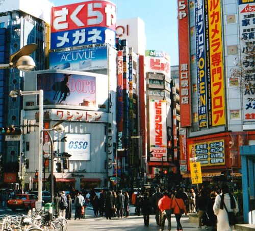 新宿駅東口の信号